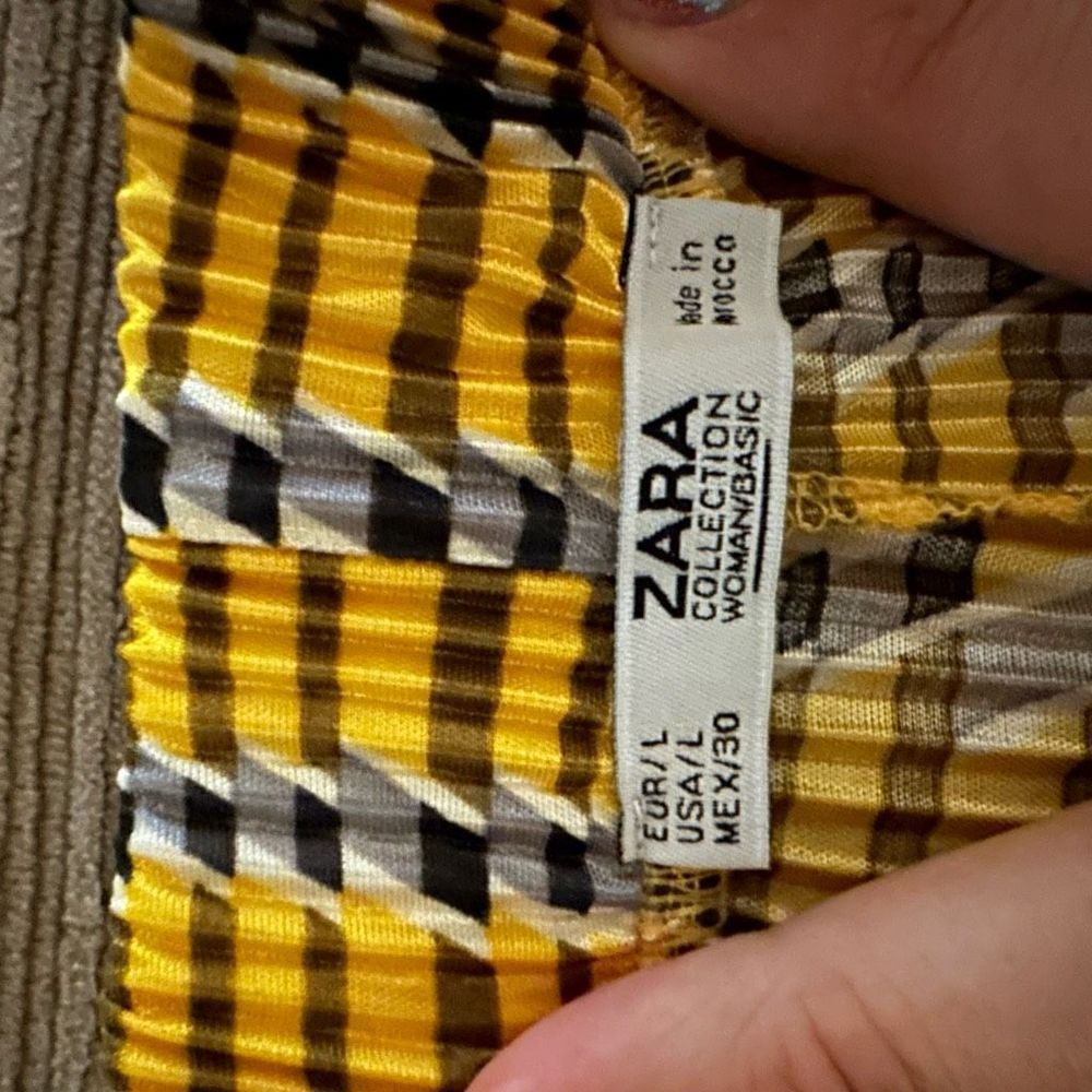 Zara plisse yellow flare pleated pants large - Picture 3 of 7